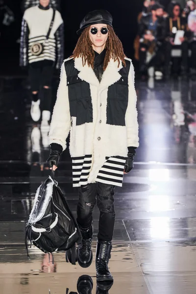 Look 25